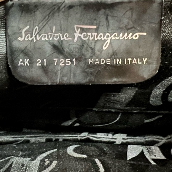 ๐FINAL๐ 1980s Vintage Ferragamo Heavy Brown Leather Shoulder Bag. - Picture 9 of 14